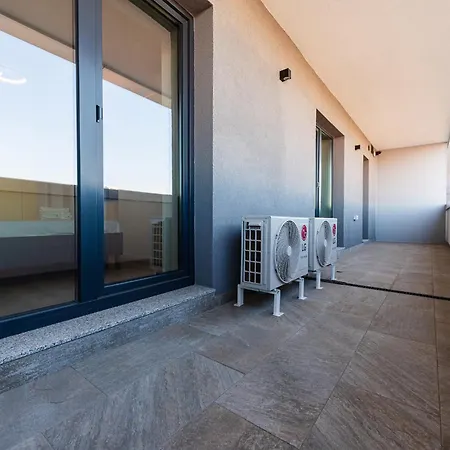 Vanda - Park-view With Private Balcony 布加勒斯特