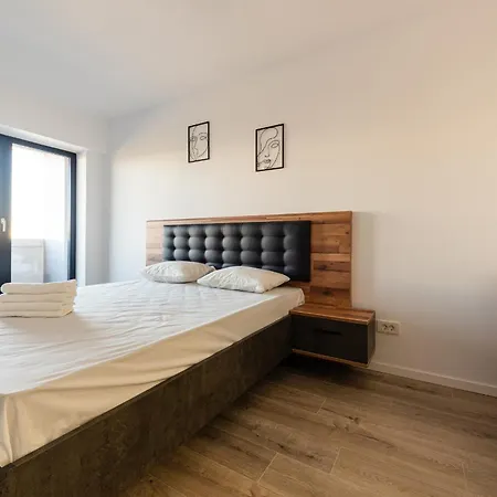 Vanda - Park-view With Private Balcony *