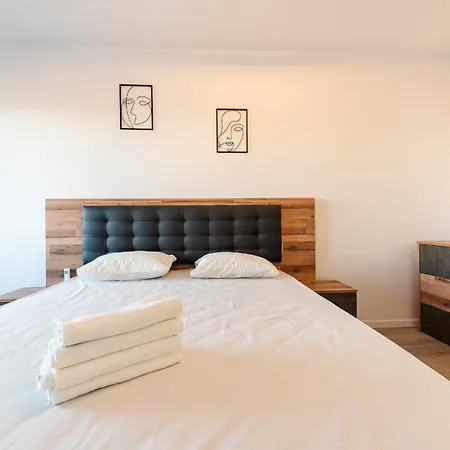 Vanda - Park-view With Private Balcony Διαμέρισμα Βουκουρέστι