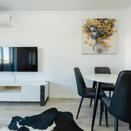 Vanda - Park-view With Private Balcony Apartament