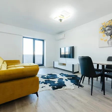 Апартаменти Vanda - Park-view With Private Balcony