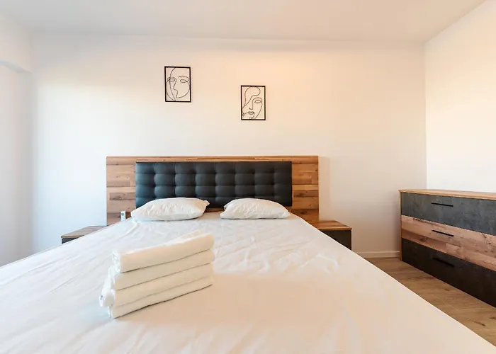 Vanda - Park-view With Private Balcony Апартаменти Бухарест