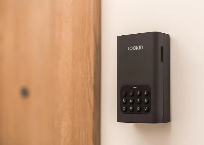 Апартаменти Vanda - Park-view With Private Balcony